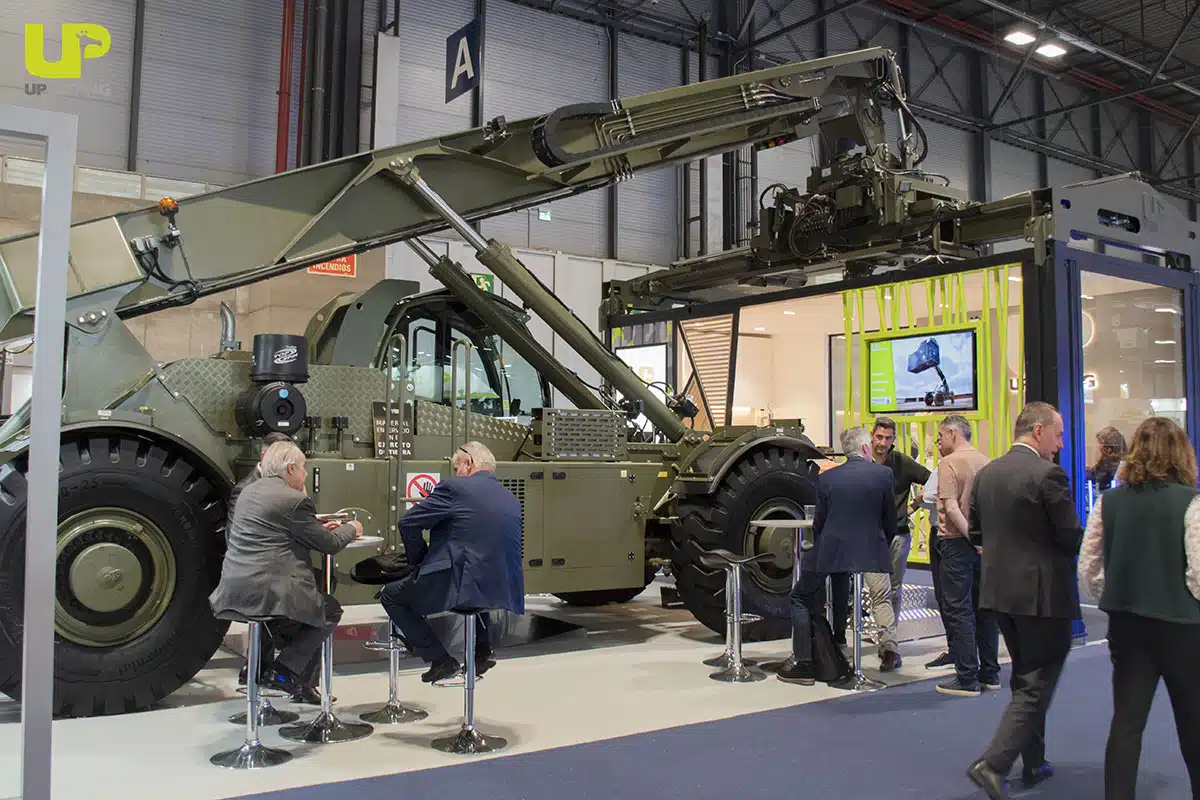 Read more about the article Up Lifting: world reference in military logistics equipment